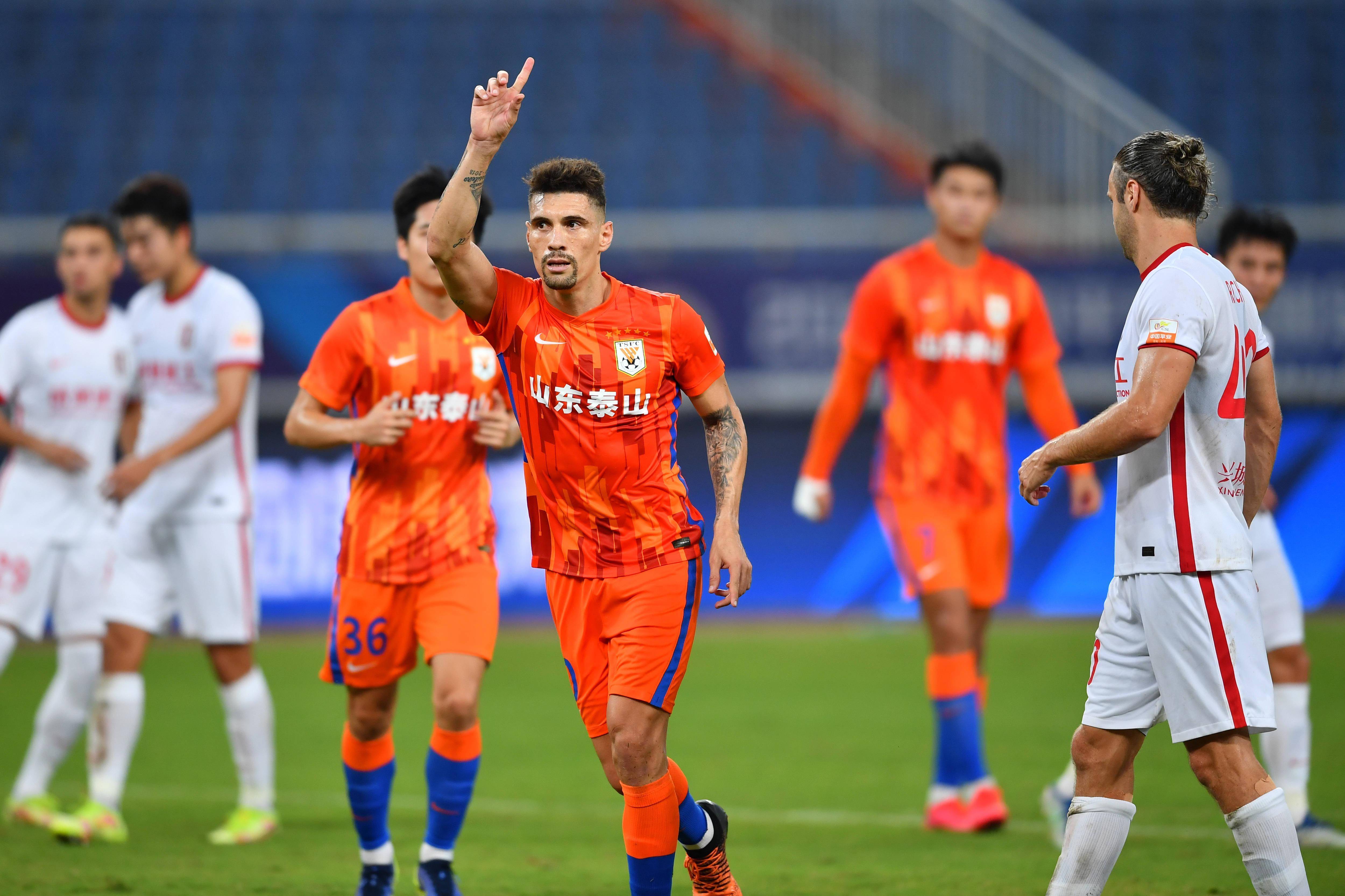 山东鲁能全队拼搏,积极备战的简单介绍 山东鲁能全队拼搏,积极备战的简单介绍