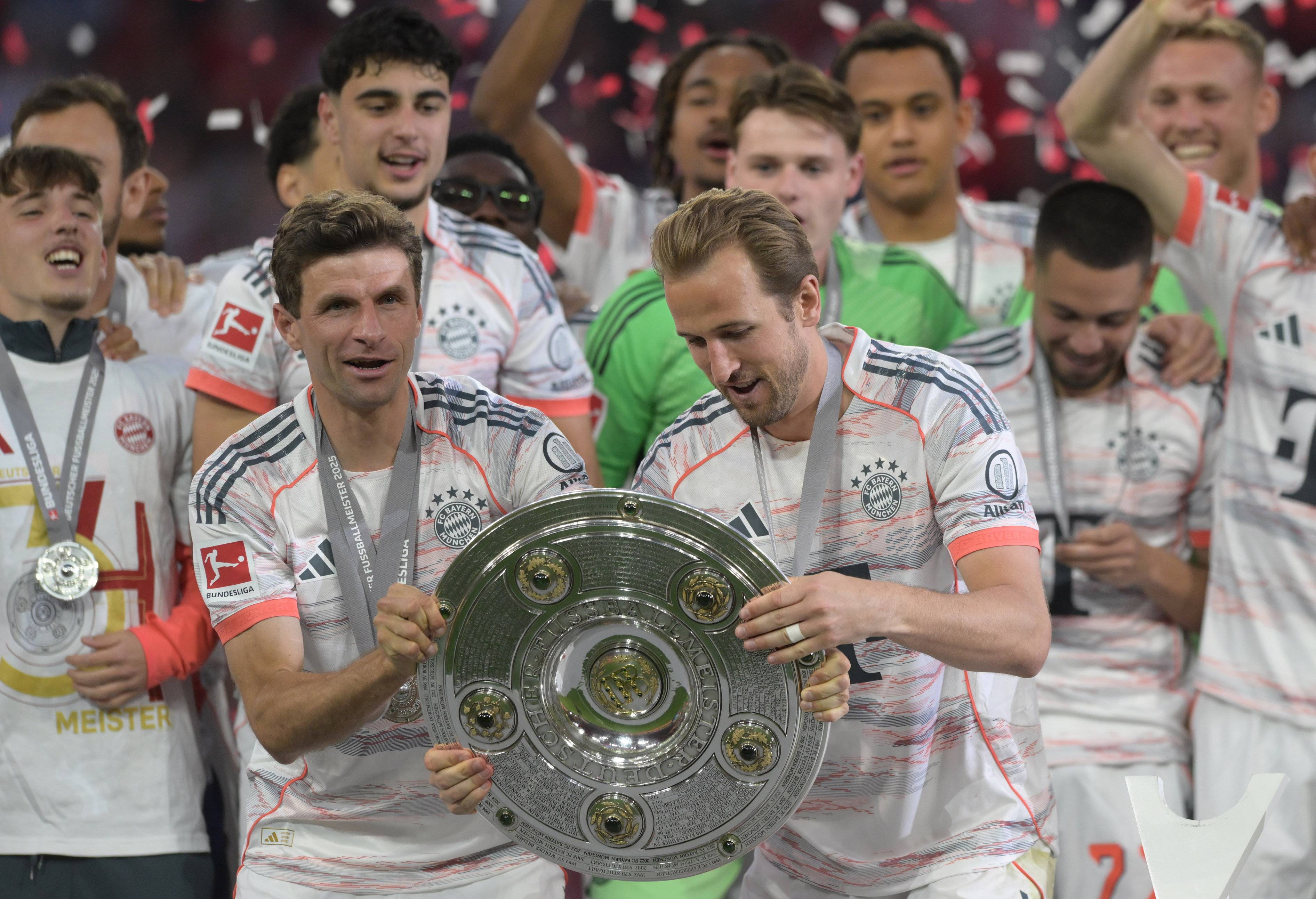 开云APP-斯图加特队战胜对手获得联赛冠军