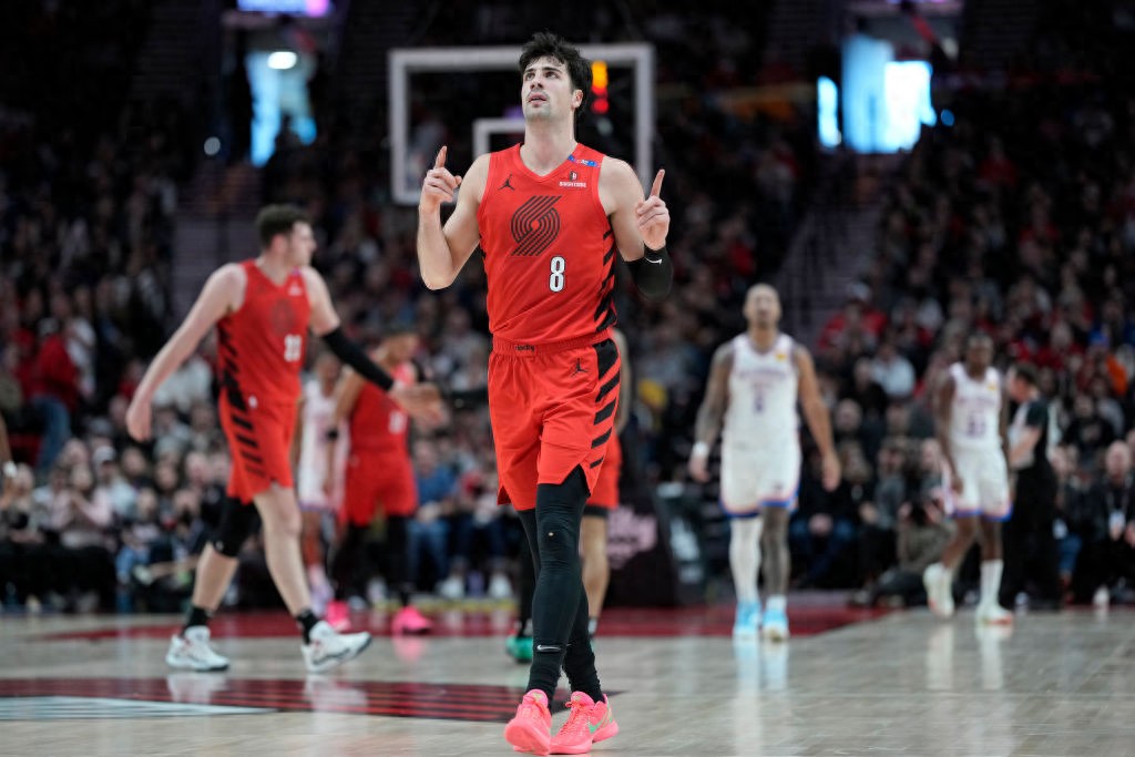 开拓者队全力备战，打出默契配合赢得胜利的简单介绍