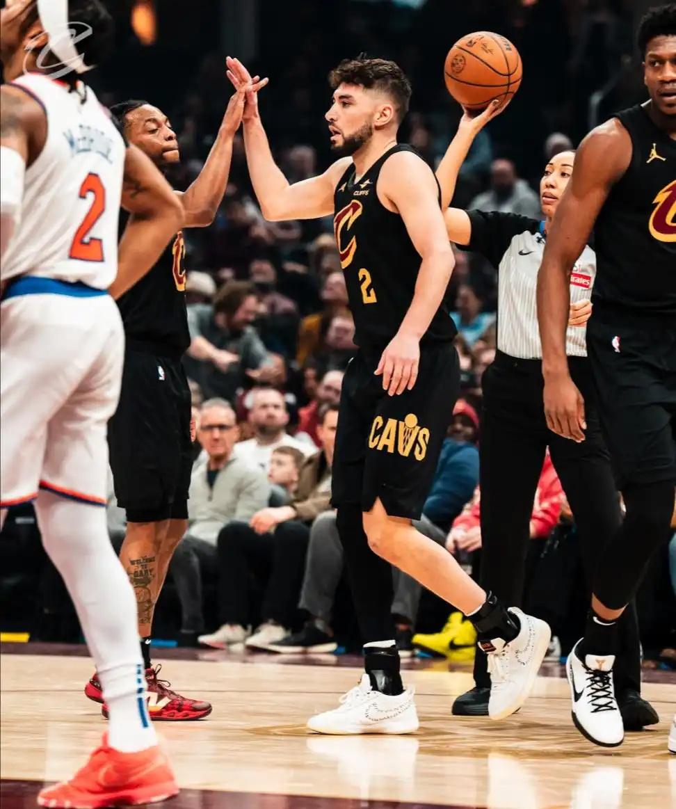 尼斯球队备战下一场比赛,球员士气高涨 尼斯球队备战下一场比赛,球员士气高涨