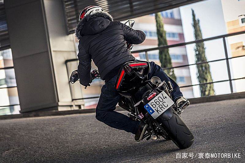 开云下载-骑士队新秀崭露头角，教练组加强培养