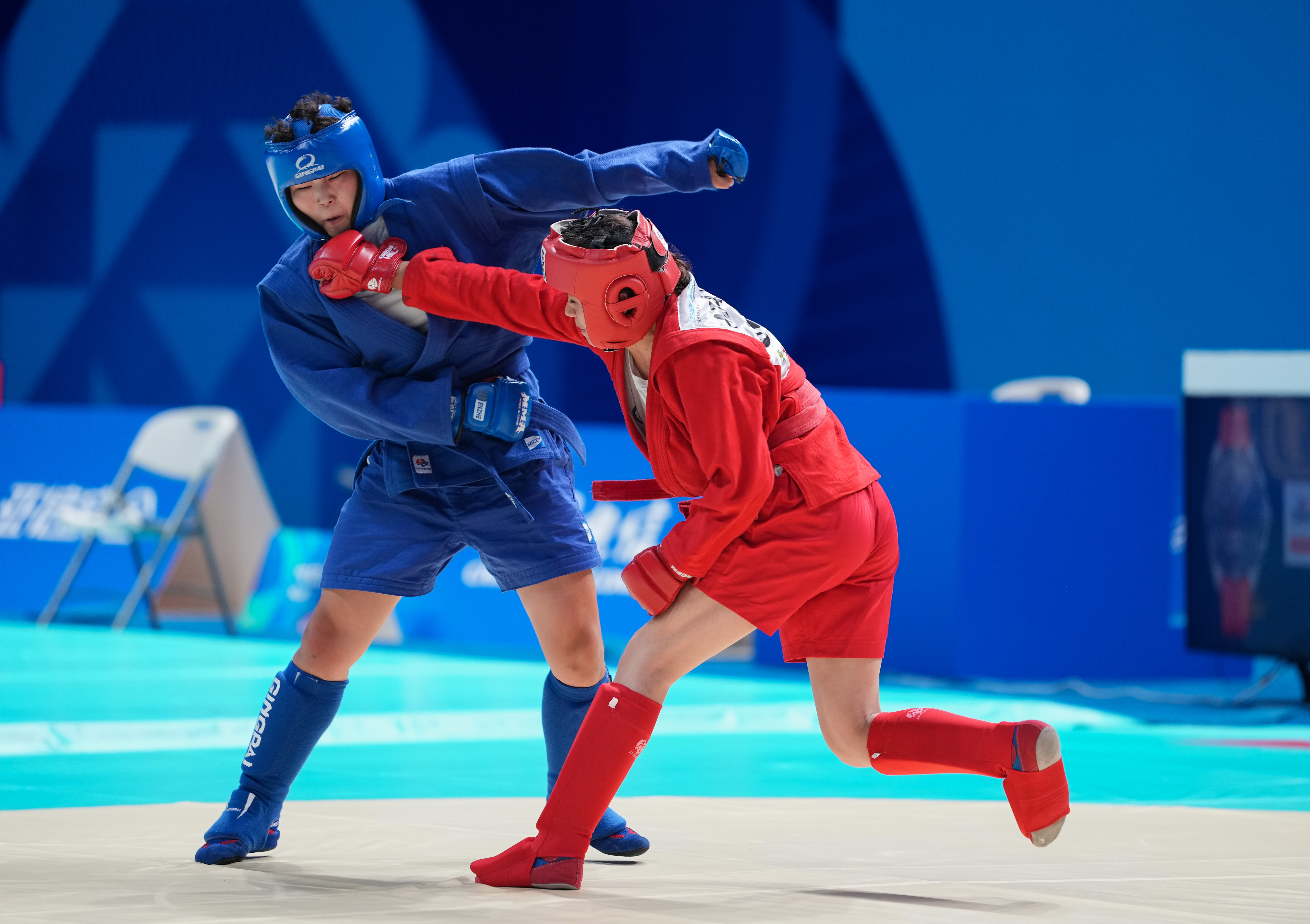 开云体育登录-自由搏击选手斗志昂扬击败对手