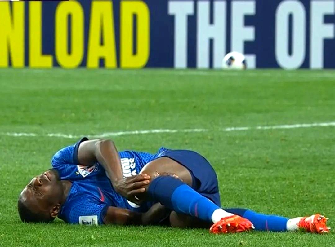 王牌前锋受伤退出比赛,球队整体实力受损 王牌前锋受伤退出比赛,球队整体实力受损