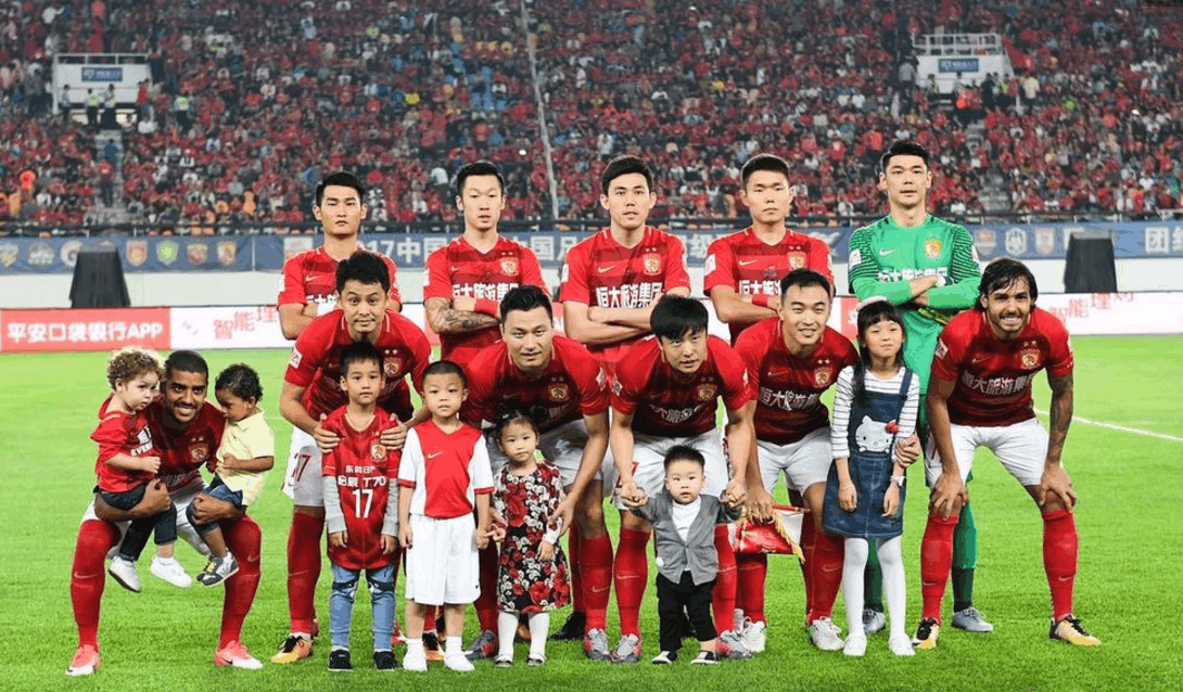 主教练连番调整阵容,球队战绩稳定 主教练连番调整阵容,球队战绩稳定