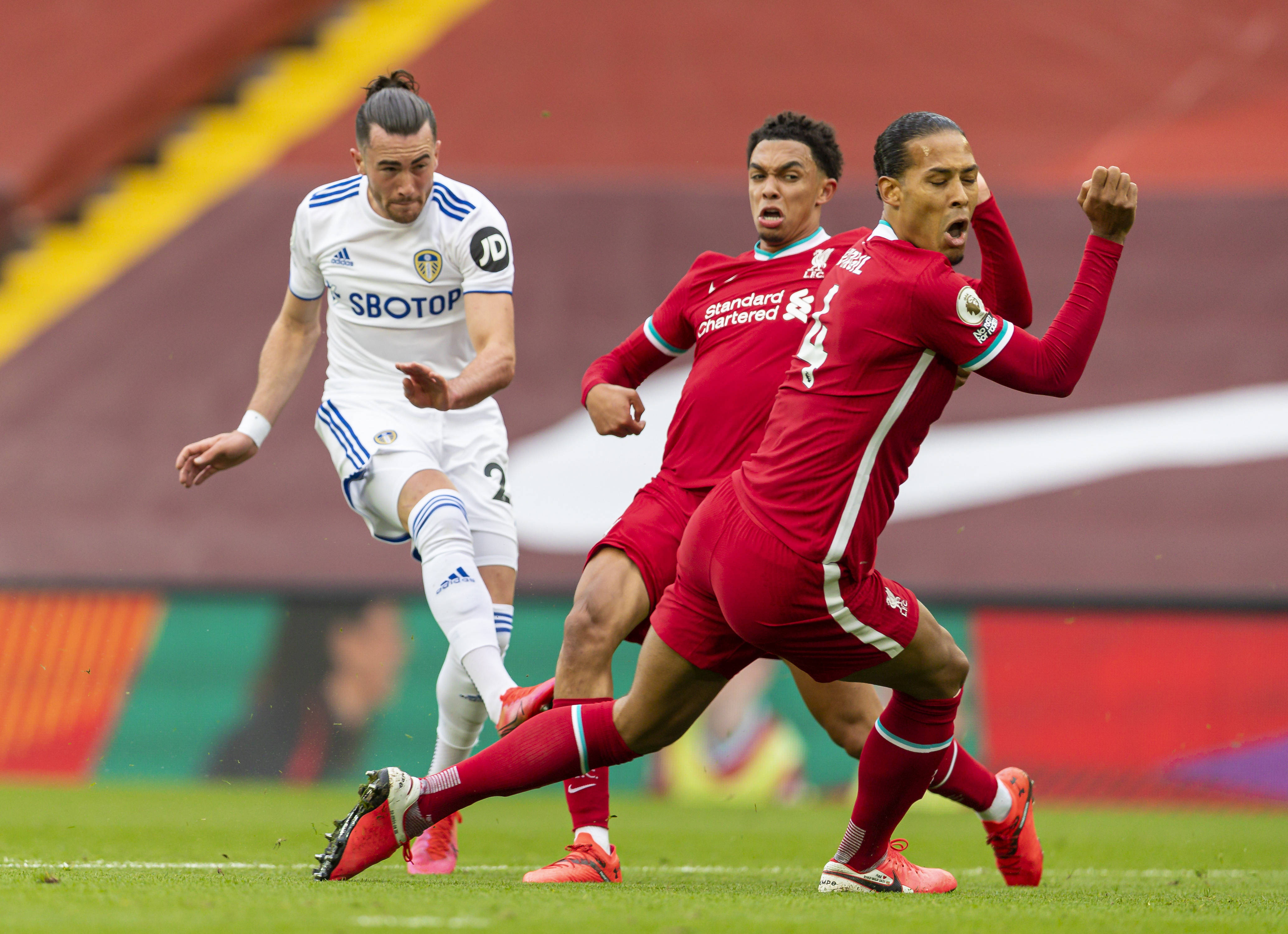 开云下载-法拉利绝杀威廉姆斯,佩雷兹带队取胜