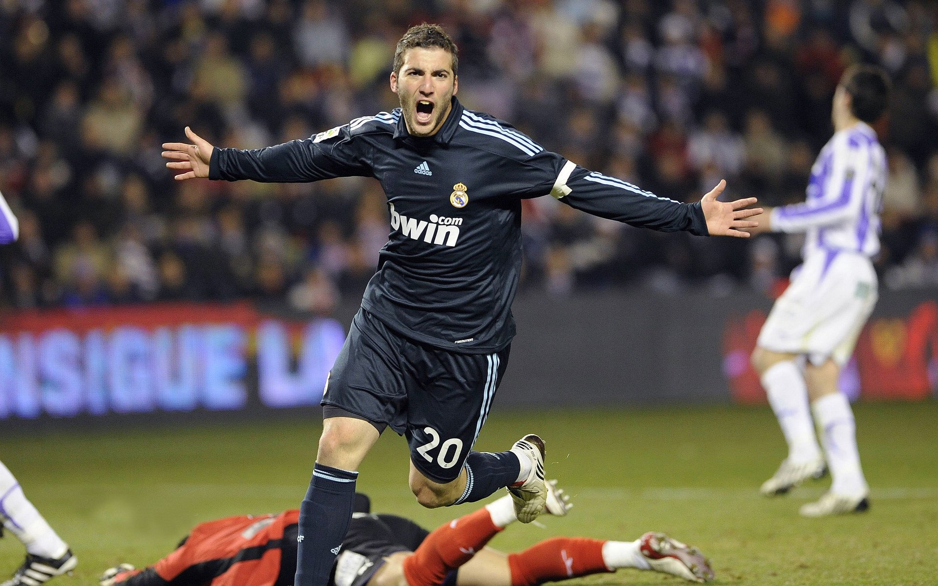 开云体育官方网站-爆冷夜的孤勇者，当索伯力克梅赛德斯，诺里斯扛起一个时代的背影